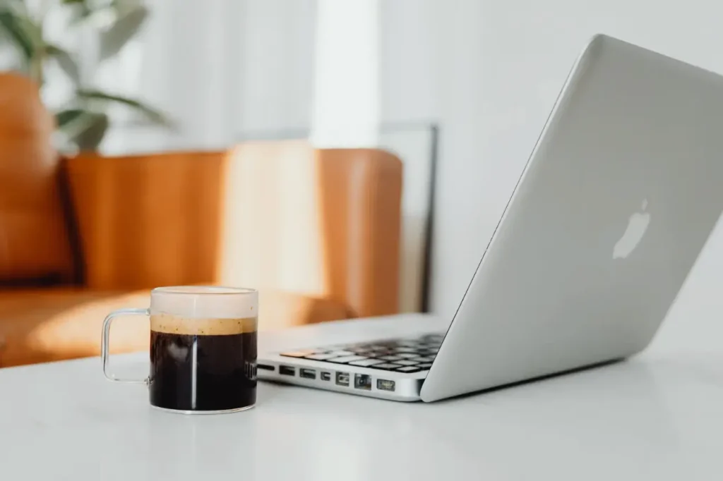 Ton site web doit être clair Ton site web doit être clair, ordinateur + café